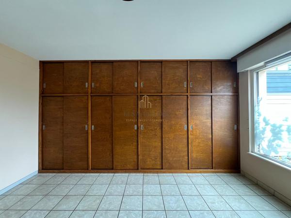Mondelange – Ensemble immobilier 189 m² – Investisseur / Grande famille – Jardin, terrasse, double garage À Mondelange , ensemble immobilier d’environ 189 m² sur un terrain d’environ 485 m² , offrant un fort potentiel pour investisseur, professionnel ou grande famille .