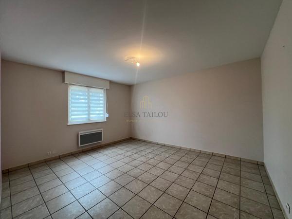Mondelange – Ensemble immobilier 189 m² – Investisseur / Grande famille – Jardin, terrasse, double garage À Mondelange , ensemble immobilier d’environ 189 m² sur un terrain d’environ 485 m² , offrant un fort potentiel pour investisseur, professionnel ou grande famille .