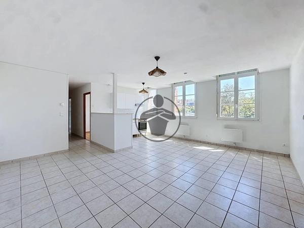 Vente                                                      Appartement
                        
                     4 pièces                      73 m2                     à Saint-Quentin
