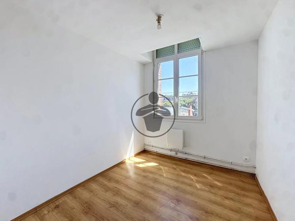 Vente                                                      Appartement
                        
                     4 pièces                      73 m2                     à Saint-Quentin