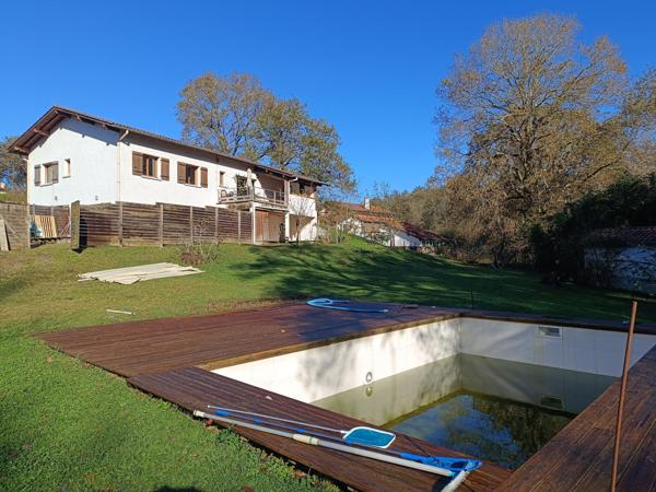 Dans le quartier du lac de St Père sur Nivelle