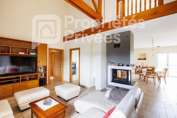 Maison d'architecte de standing de 7 pièces avec piscine chauffée