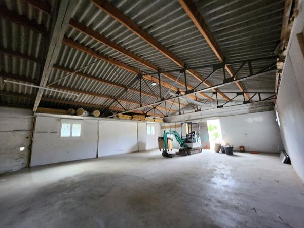 EXCLUSIVITE A MORIERES LES AVIGNON - A LOUER - HANGAR DE STOCKAGE OU ACTIVITE ARTISANALE OU COMMERCIALE EN LOCATION
