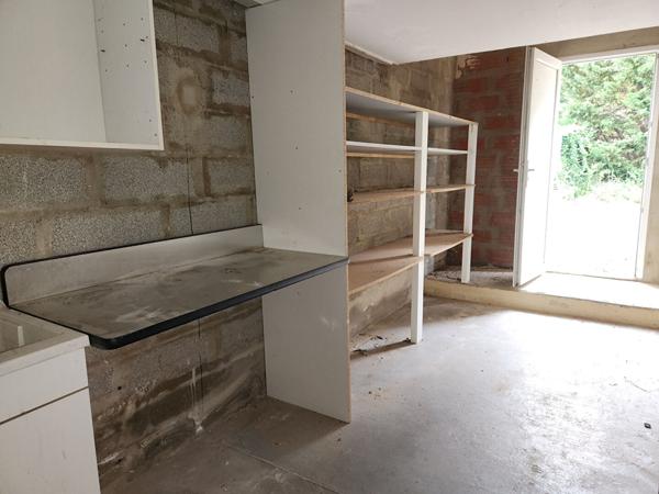 EXCLUSIVITE A MORIERES LES AVIGNON - A LOUER - HANGAR DE STOCKAGE OU ACTIVITE ARTISANALE OU COMMERCIALE EN LOCATION