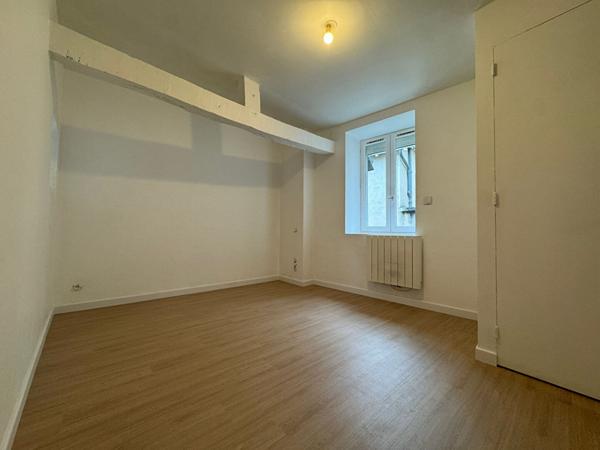 Maison de ville sur 3 niveaux, Mayenne - T4 - sans extérieur