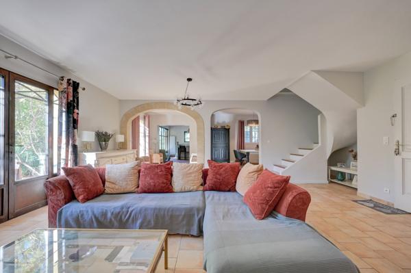 Vente Maison de luxe Aix-en-Provence 8 Pièces 201 m²