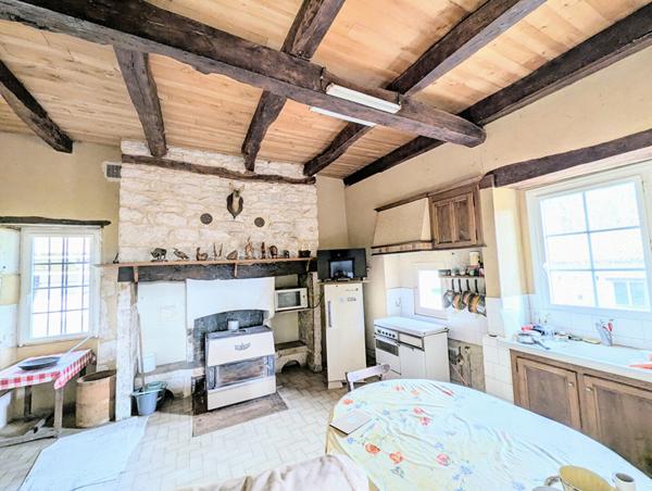 Corps de ferme avec dépendances et environ 22 hectares attenants