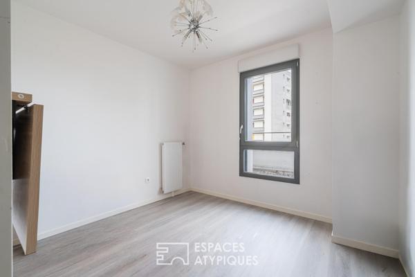 Appartement en étage élevé avec terrasse plein ciel