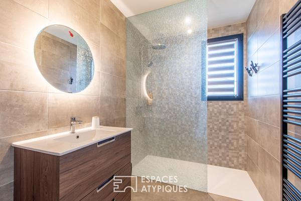 Maison contemporaine avec piscine intérieure