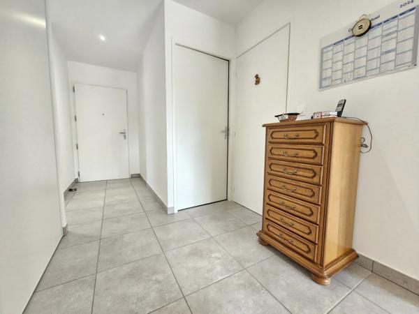 Appartement à vendre 3 pièces 2 GARAGES TERRASSE PANISSIERES (42)