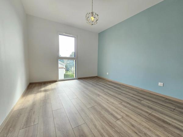 Appartement à vendre 3 pièces 2 GARAGES TERRASSE PANISSIERES (42)