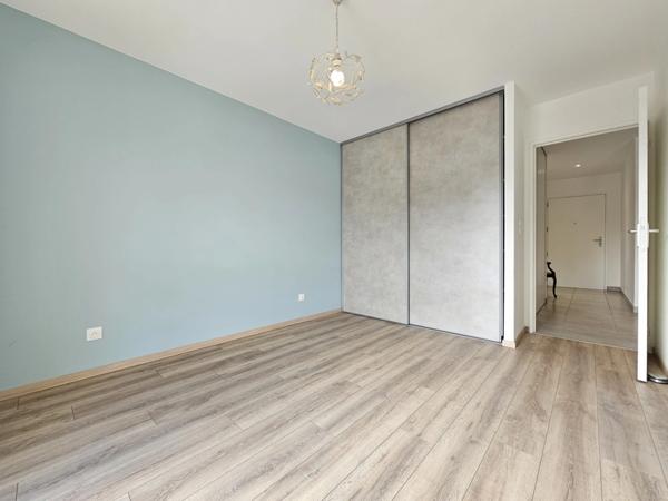 Appartement à vendre 3 pièces 2 GARAGES TERRASSE PANISSIERES (42)