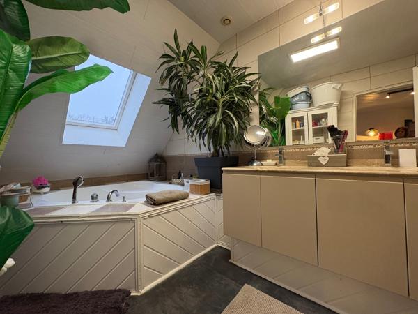 Maison lumineuse 7 pièces  avec Jacuzzi