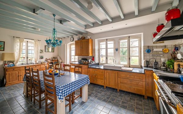 Maison Montval Sur Loir 5 pièce(s) 148 m2 - 3  chambres -