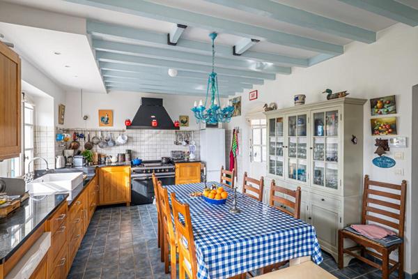 Maison Montval Sur Loir 5 pièce(s) 148 m2 - 3  chambres -