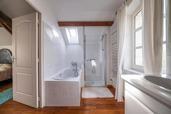 Maison Montval Sur Loir 5 pièce(s) 148 m2 - 3  chambres -