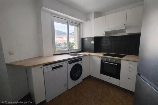 Carqueiranne coeur de ville - T3, 70 m², balcon vue mer, 2 places de pkgs
