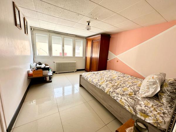 BUXEROLLES - CALME - PROCHE COMMODITE - ISOLATION PAR L'EXTERIEUR - DOUBLE VITRAGE RECENT - 4 CHAMBRES