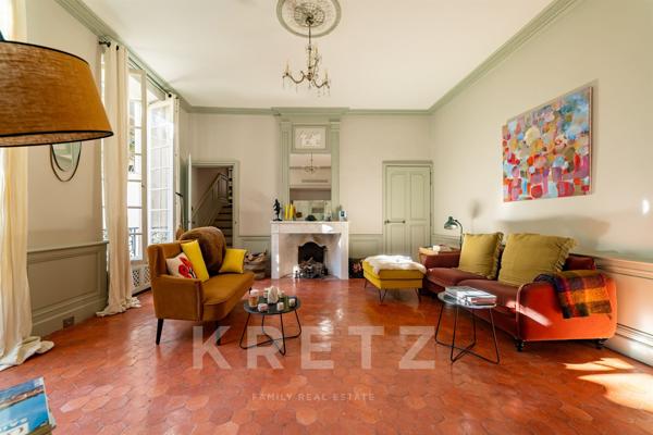 Demeure d’exception au sein d’un hôtel particulier – Avignon centre historique, avec cour privative