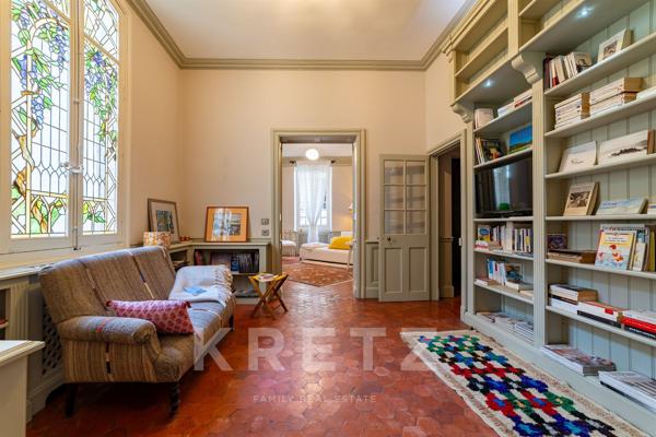 Demeure d’exception au sein d’un hôtel particulier – Avignon centre historique, avec cour privative