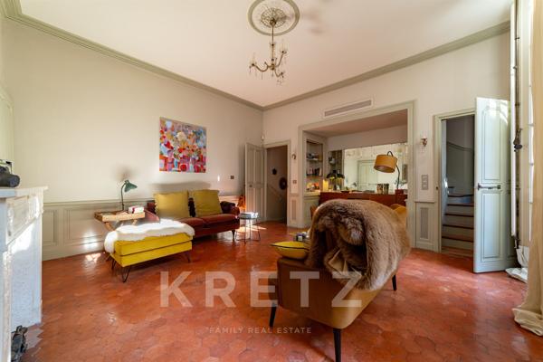 Demeure d’exception au sein d’un hôtel particulier – Avignon centre historique, avec cour privative