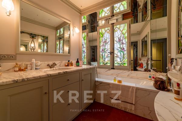 Demeure d’exception au sein d’un hôtel particulier – Avignon centre historique, avec cour privative