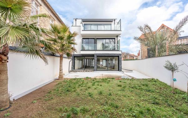 Maison à vendre    5 pièces • 299 m2 Saint-Maur-des-Fossés