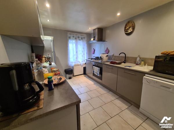 YVETOT,  maison divisée en 2 logements loués, 2 garages, terrain