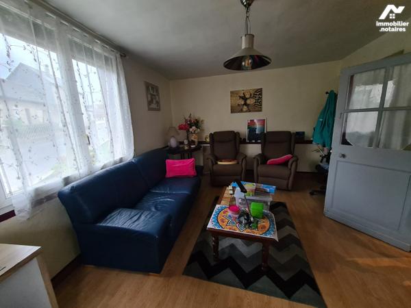 YVETOT,  maison divisée en 2 logements loués, 2 garages, terrain