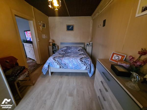 YVETOT,  maison divisée en 2 logements loués, 2 garages, terrain