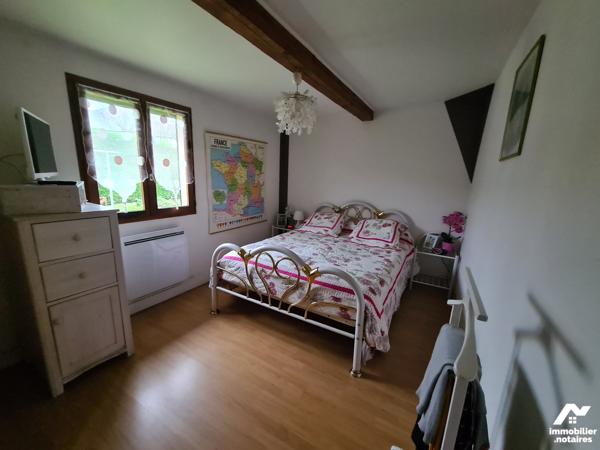 YVETOT,  maison divisée en 2 logements loués, 2 garages, terrain