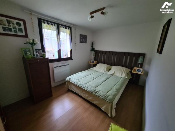 YVETOT,  maison divisée en 2 logements loués, 2 garages, terrain