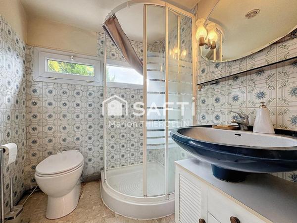 Opportunité rare pour cette maison de ville avec dépendances