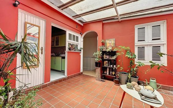 Immeuble à vendre    5 pièces •  Pointe-à-Pitre