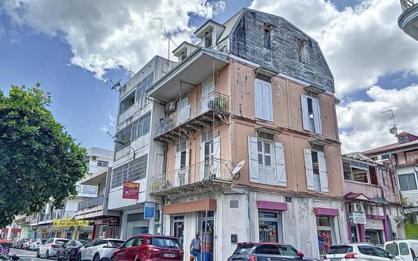 Immeuble à vendre    5 pièces •  Pointe-à-Pitre