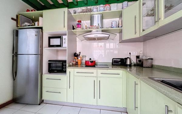 Immeuble à vendre    5 pièces •  Pointe-à-Pitre