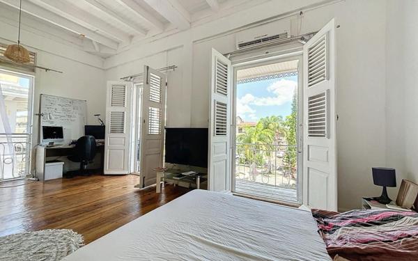 Immeuble à vendre    5 pièces •  Pointe-à-Pitre