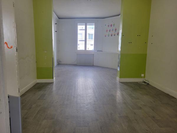 TOURS Quartier Strasbourg: Maison 8 pièces, avec une cour, un garage et 1 parking