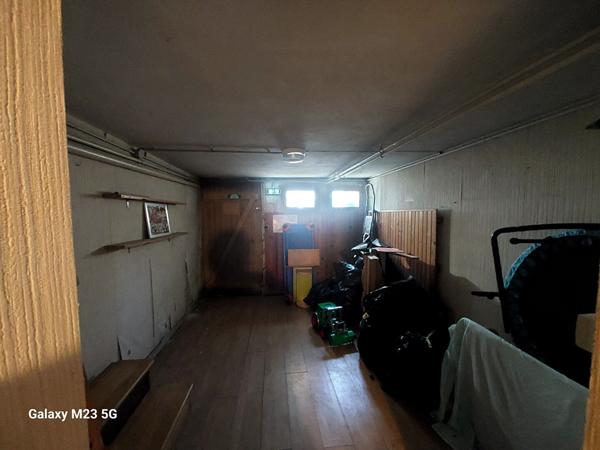 TOURS Quartier Strasbourg: Maison 8 pièces, avec une cour, un garage et 1 parking