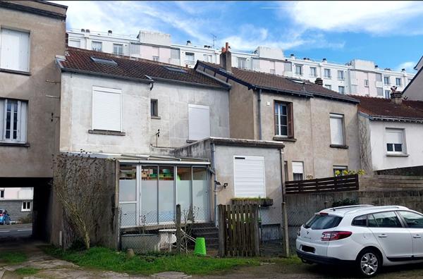 TOURS Quartier Strasbourg: Maison 8 pièces, avec une cour, un garage et 1 parking