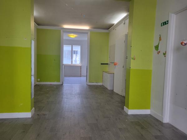 TOURS Quartier Strasbourg: Maison 8 pièces, avec une cour, un garage et 1 parking
