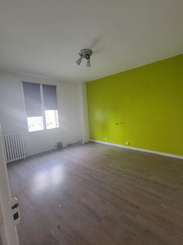 TOURS Quartier Strasbourg: Maison 8 pièces, avec une cour, un garage et 1 parking
