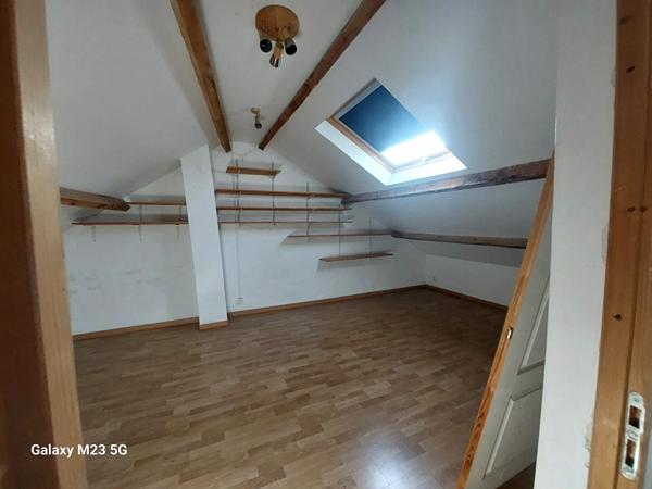 TOURS Quartier Strasbourg: Maison 8 pièces, avec une cour, un garage et 1 parking