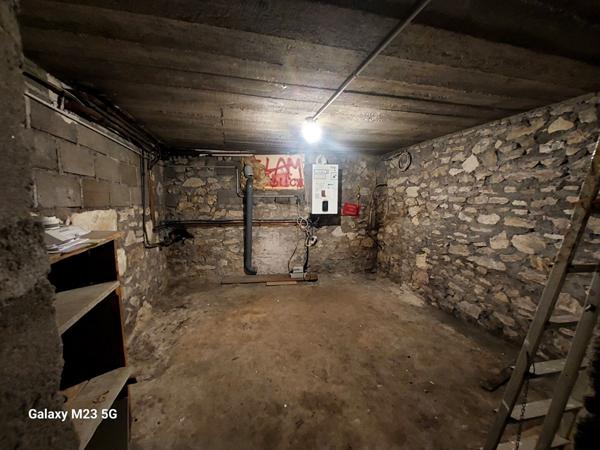 TOURS Quartier Strasbourg: Maison 8 pièces, avec une cour, un garage et 1 parking