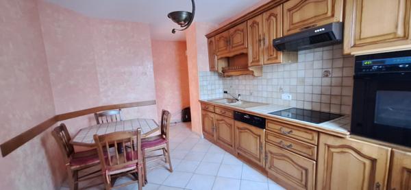 À vendre : Appartement spacieux de 5 pièces , 4 ch avec cave et garage  à Bourg-en-Bresse !