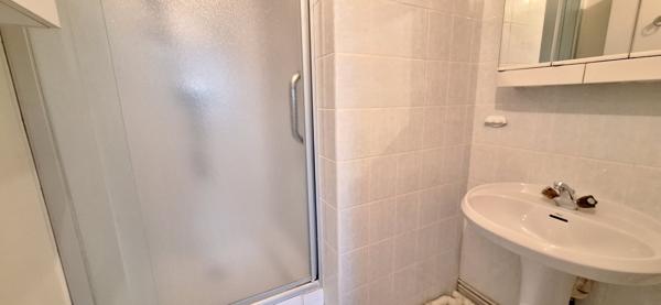 À vendre : Appartement spacieux de 5 pièces , 4 ch avec cave et garage  à Bourg-en-Bresse !