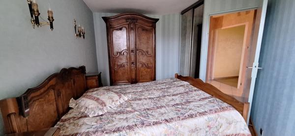 À vendre : Appartement spacieux de 5 pièces , 4 ch avec cave et garage  à Bourg-en-Bresse !