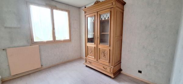 À vendre : Appartement spacieux de 5 pièces , 4 ch avec cave et garage  à Bourg-en-Bresse !