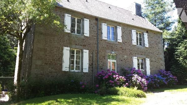 Maison principale d’env. 177 m² avec dépendances sur un terrain de 5.790 m².