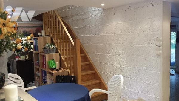 Maison principale d’env. 177 m² avec dépendances sur un terrain de 5.790 m².